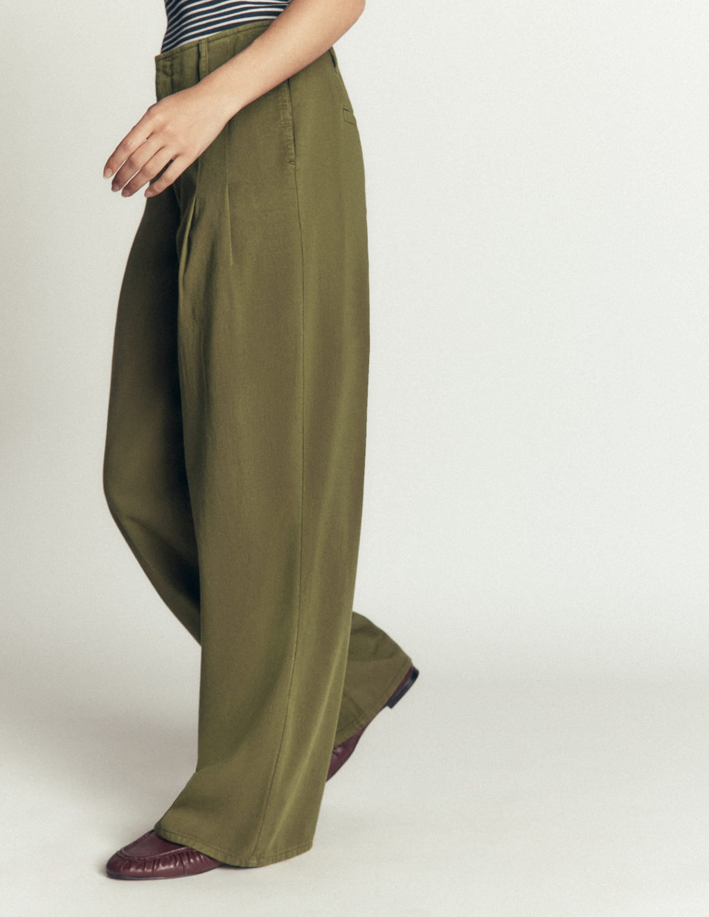 Mayfair Pleat Detail Pants-Woodland Green